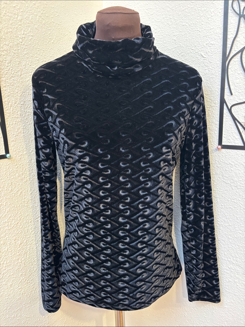 Vintage Stylish Black Velvet Turtleneck Long-Sleeve Top. Size L